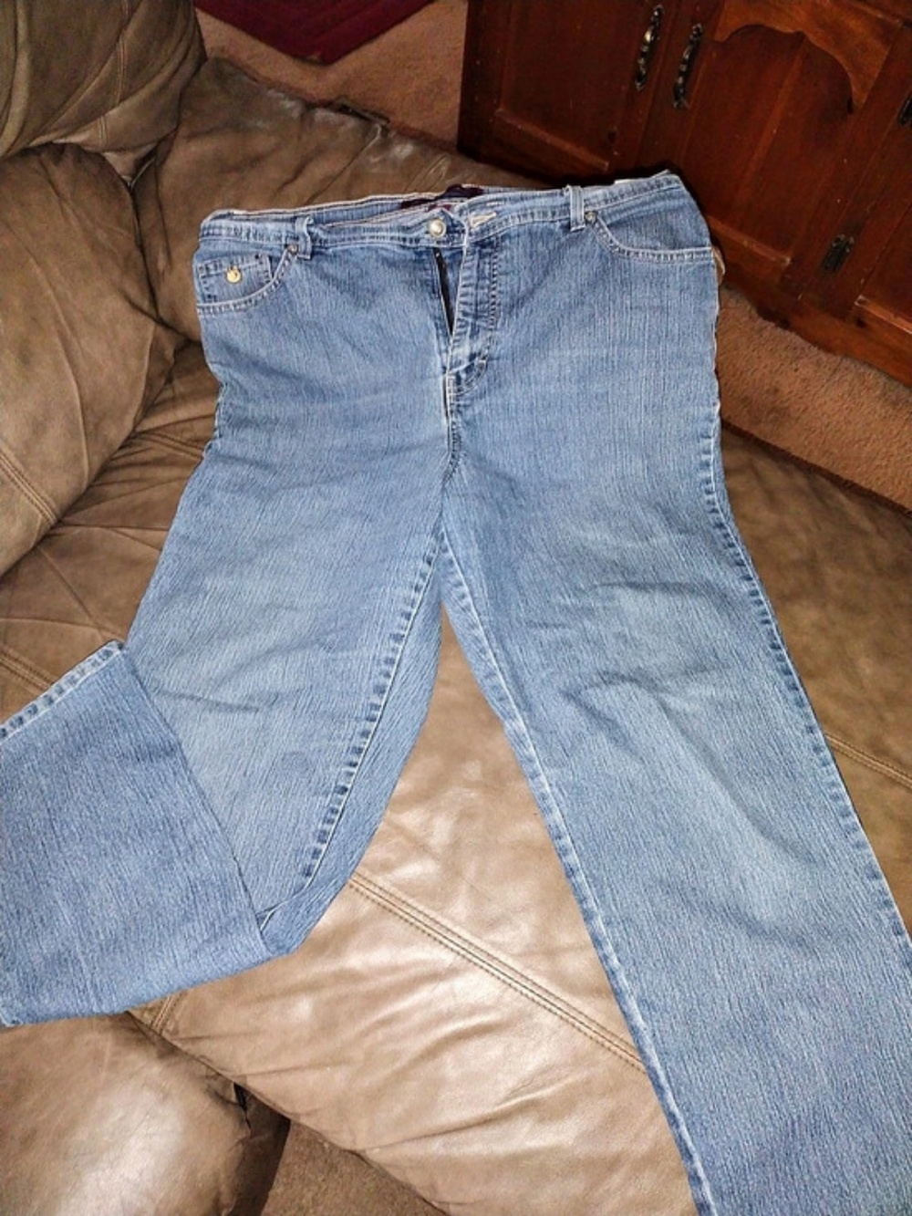 Gloria Vanderbilt Amanda Jeans in Med Wash
Size 16